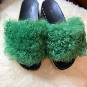 Blood & Honey Green Fuzzy Slides Sixe 7